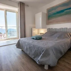 Apartment Tres Beau T2 Climatise Refait A Neuf, Vue Mer Panoramique Exceptionnelle A 120m A Pied De La Plage, La Ciotat